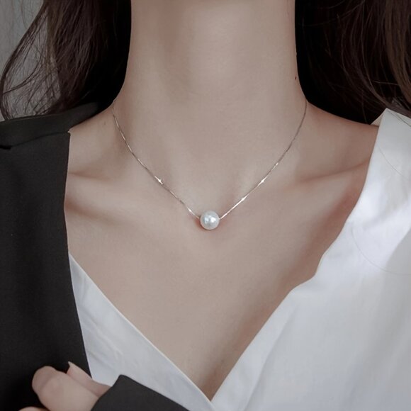 Minimalist Silver and White Pearl Necklace - Picture 1 of 5